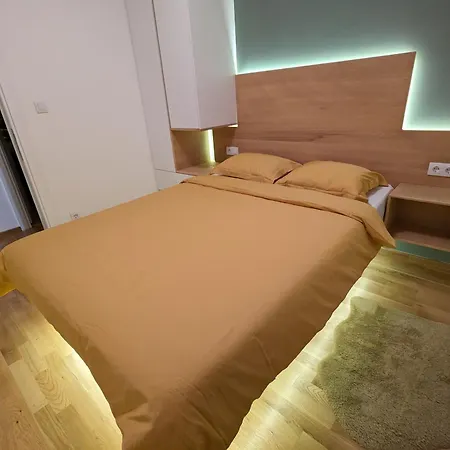 Teo Divcigora Apartment